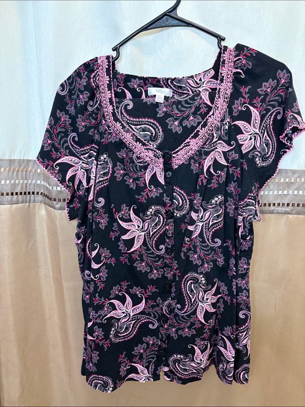 Secret Treasures Black and Pink Paisley Button-Front Blouse Sleepwear